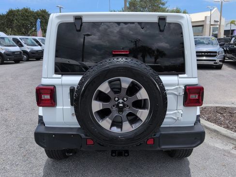 Used 2018 Jeep Wrangler Unlimited Sahara AWD/4WD image 6