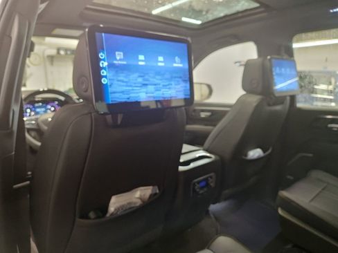 New 2026 Chevrolet Suburban High Country image 30