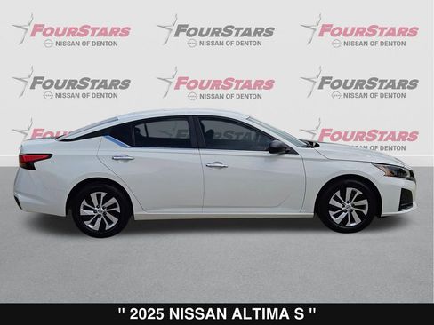 Used 2025 Nissan Altima 2.5 S FWD image 3