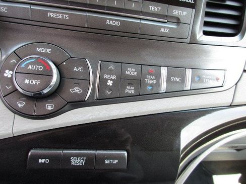 Used 2014 Toyota Sienna LE AWD/4WD image 25