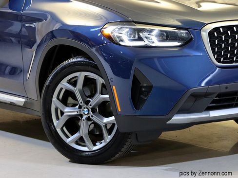 Certified 2024 BMW X4 xDrive30i w/ Premium Package image 3
