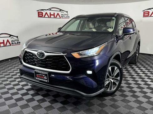 Used 2020 Toyota Highlander XLE AWD/4WD image 2