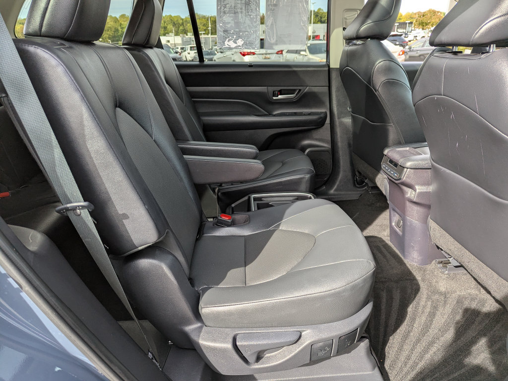 Certified 2025 Toyota Grand Highlander AWD image 39
