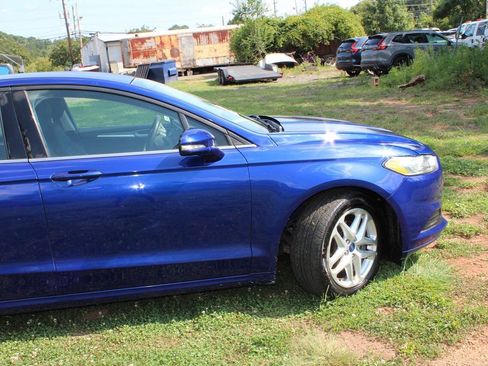 Used 2015 Ford Fusion SE FWD image 4