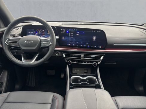 Used 2025 Chevrolet Traverse Z71 w/ Driver Confidence Package image 9