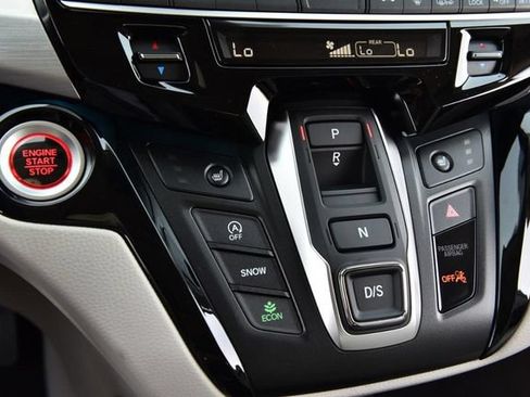 New 2026 Honda Odyssey Touring image 17