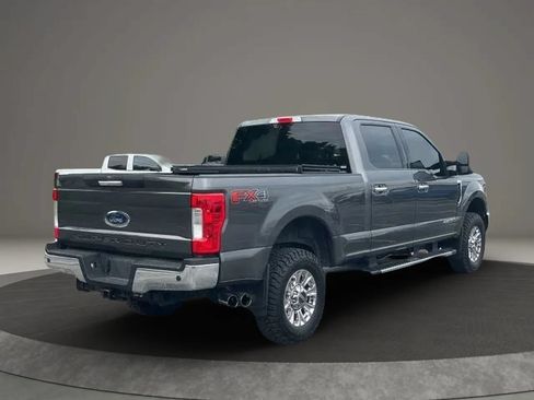 Used 2019 Ford F250 XLT w/ XLT Premium Package AWD/4WD image 5