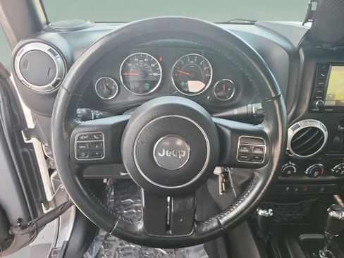 Used 2017 Jeep Wrangler Sahara w/ Connectivity Group image 19