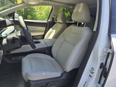 Used 2025 Nissan Murano SL w/ Cargo Package AWD/4WD image 13