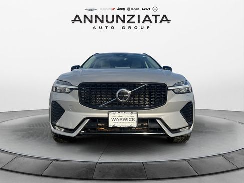 Used 2024 Volvo XC60 B5 Plus image 8