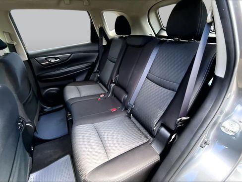 Used 2020 Nissan Rogue SV FWD image 21