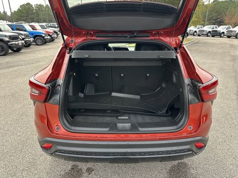 Used 2024 Chevrolet Trax RS w/ Sunroof Package image 18