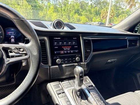 Used 2018 Porsche Macan AWD/4WD image 15