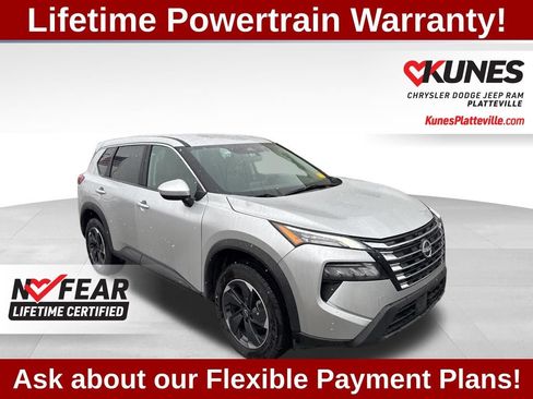 Used 2025 Nissan Rogue SV image 3