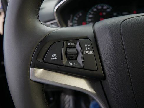 Used 2020 Chevrolet Trax LT w/ LT Convenience Package image 27