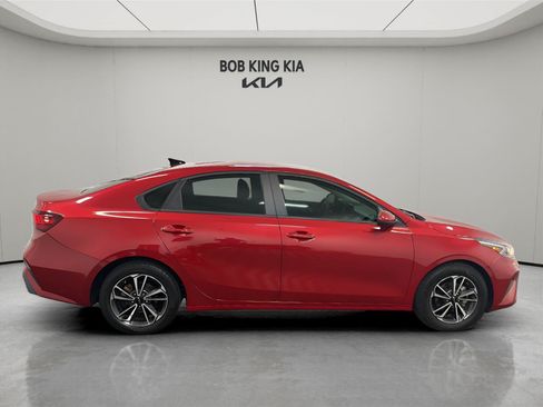 Used 2022 Kia Forte LXS FWD image 6