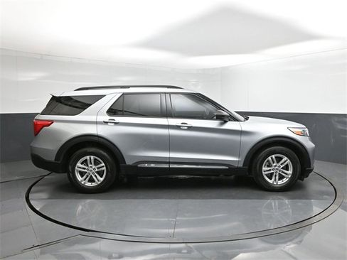 Used 2023 Ford Explorer XLT image 26