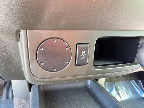 Used 2015 Nissan Xterra X RWD image 36