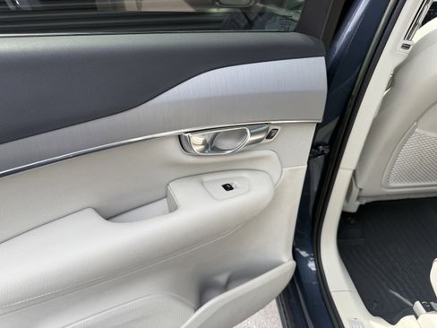 Used 2022 Volvo XC90 T5 Momentum w/ Protection Package Premier FWD image 14