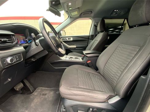 Used 2021 Ford Explorer XLT AWD/4WD image 10