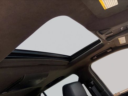 Used 2018 Cadillac Escalade Platinum AWD/4WD image 27