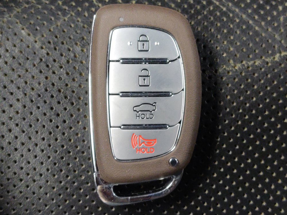 Used 2015 Hyundai Elantra Limited w/ Option Group 05 FWD image 32