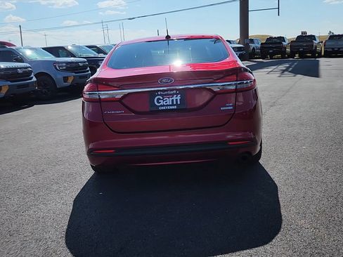Used 2018 Ford Fusion SE w/ Fusion SE Technology Package FWD image 3