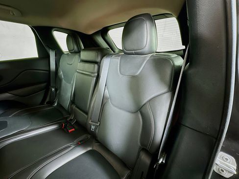Used 2015 Jeep Cherokee Limited w/ Luxury Group FWD image 23
