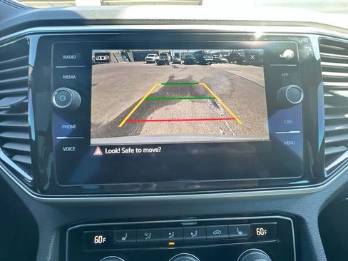 Used 2022 Volkswagen Atlas Cross Sport SEL R-Line AWD/4WD image 19