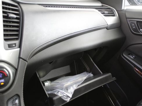 Used 2018 Chevrolet Suburban Premier image 29