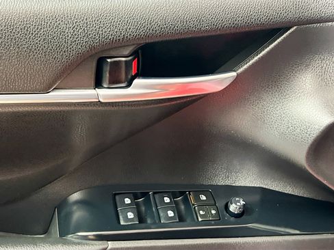 Used 2020 Toyota Camry SE image 13