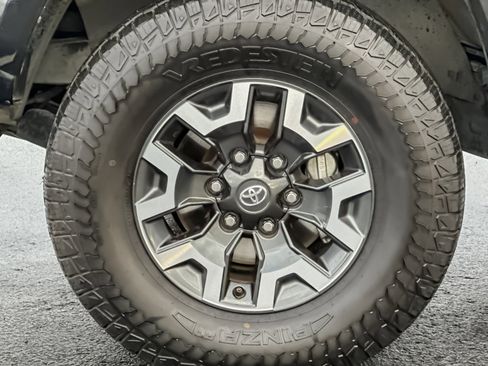 Used 2017 Toyota Tacoma TRD Sport image 26