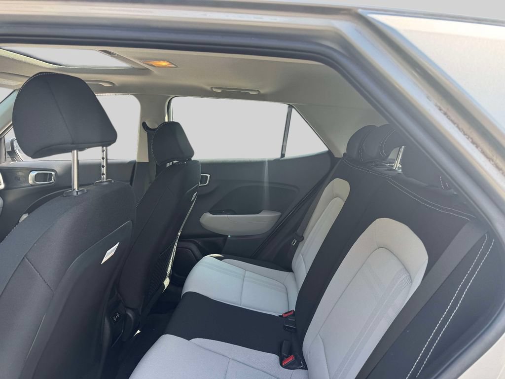 Used 2024 Hyundai Venue SEL FWD image 11