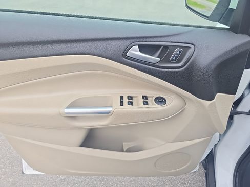 Used 2015 Ford Escape SE w/ Equipment Group 201A image 16