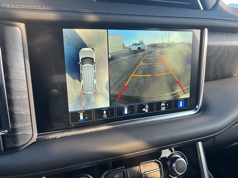Used 2024 GMC Yukon XL Denali RWD image 11