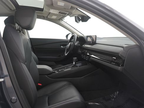 Used 2024 Honda Accord Touring image 11
