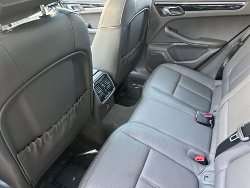 Certified 2024 Porsche Macan S AWD/4WD image 13