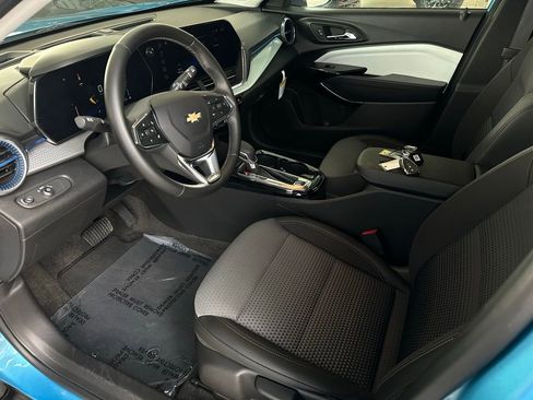 Used 2025 Chevrolet Trax LT w/ Driver Confidence Package FWD image 11