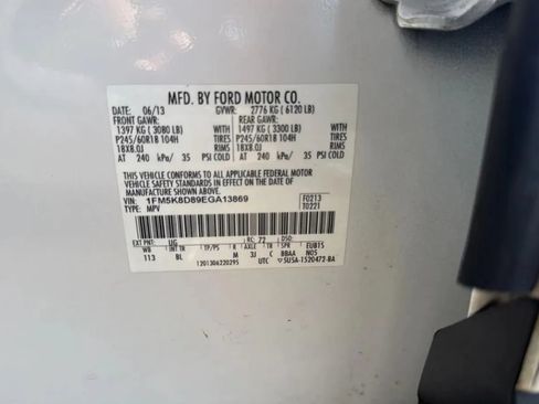 Used 2014 Ford Explorer XLT w/ Equipment Group 202A AWD/4WD image 28
