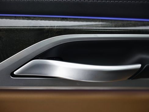 Used 2022 BMW 740i w/ M Sport Package image 16