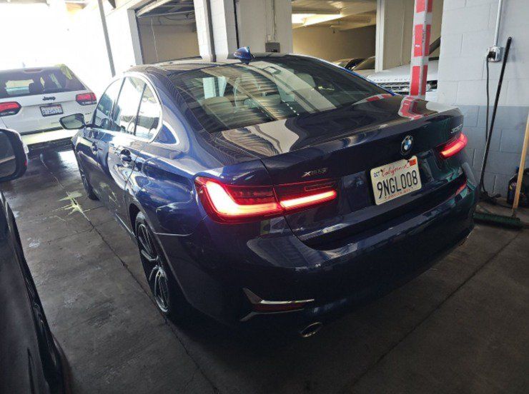 Used 2019 BMW 330i xDrive Sedan w/ Premium Package AWD/4WD image 4