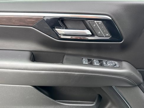 Used 2025 Chevrolet Tahoe Z71 image 12