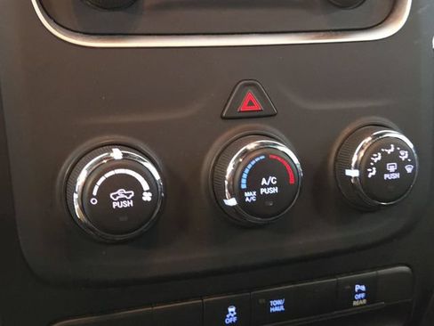 Used 2024 RAM 1500 Warlock AWD/4WD image 18