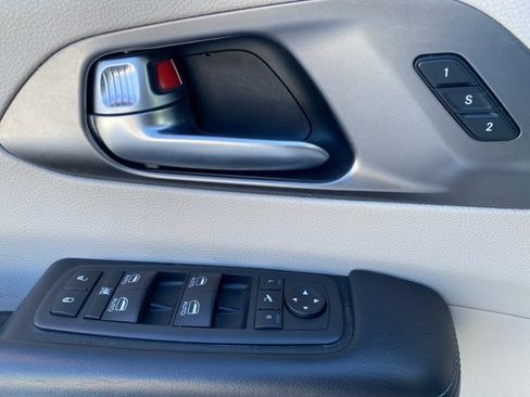 Used 2019 Chrysler Pacifica Limited w/ Tire & Wheel Group image 31