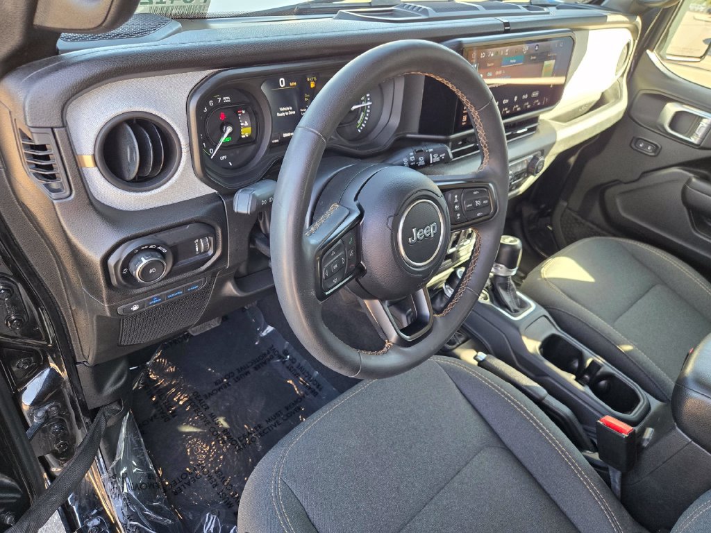 Used 2024 Jeep Wrangler Unlimited w/ Convenience Group AWD/4WD image 18