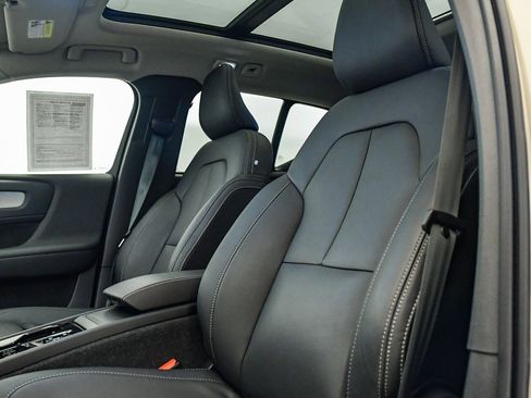 Certified 2025 Volvo XC40 B5 Ultra w/ Climate Package image 21