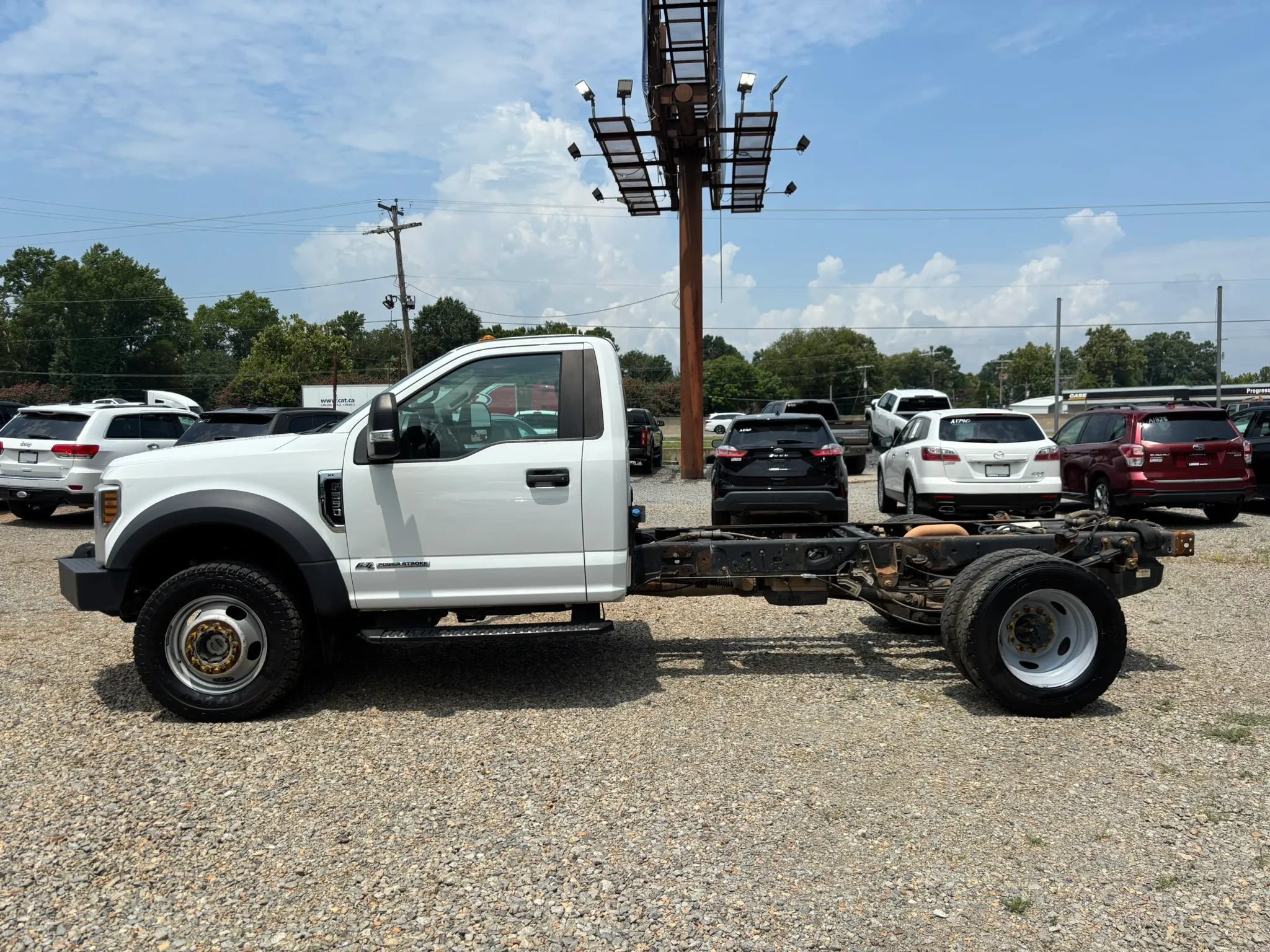 Used 2019 Ford F550 4x4 Regular Cab Super Duty image 2