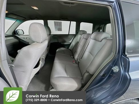 Used 2005 Toyota Highlander 4WD V6 w/ 3rd Row image 22