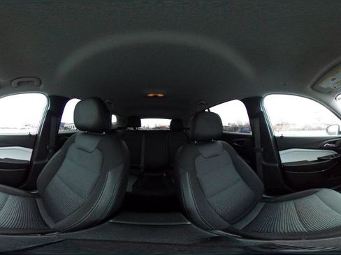 Used 2025 Chevrolet Trax LT FWD image 47