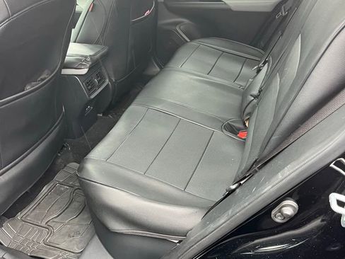 Used 2023 Toyota Venza LE image 6